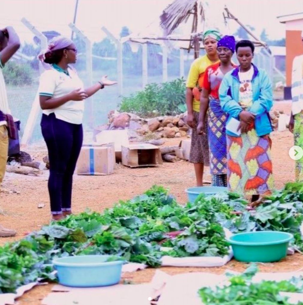 Distributing Vegetables to Mothers in Kyangwali I